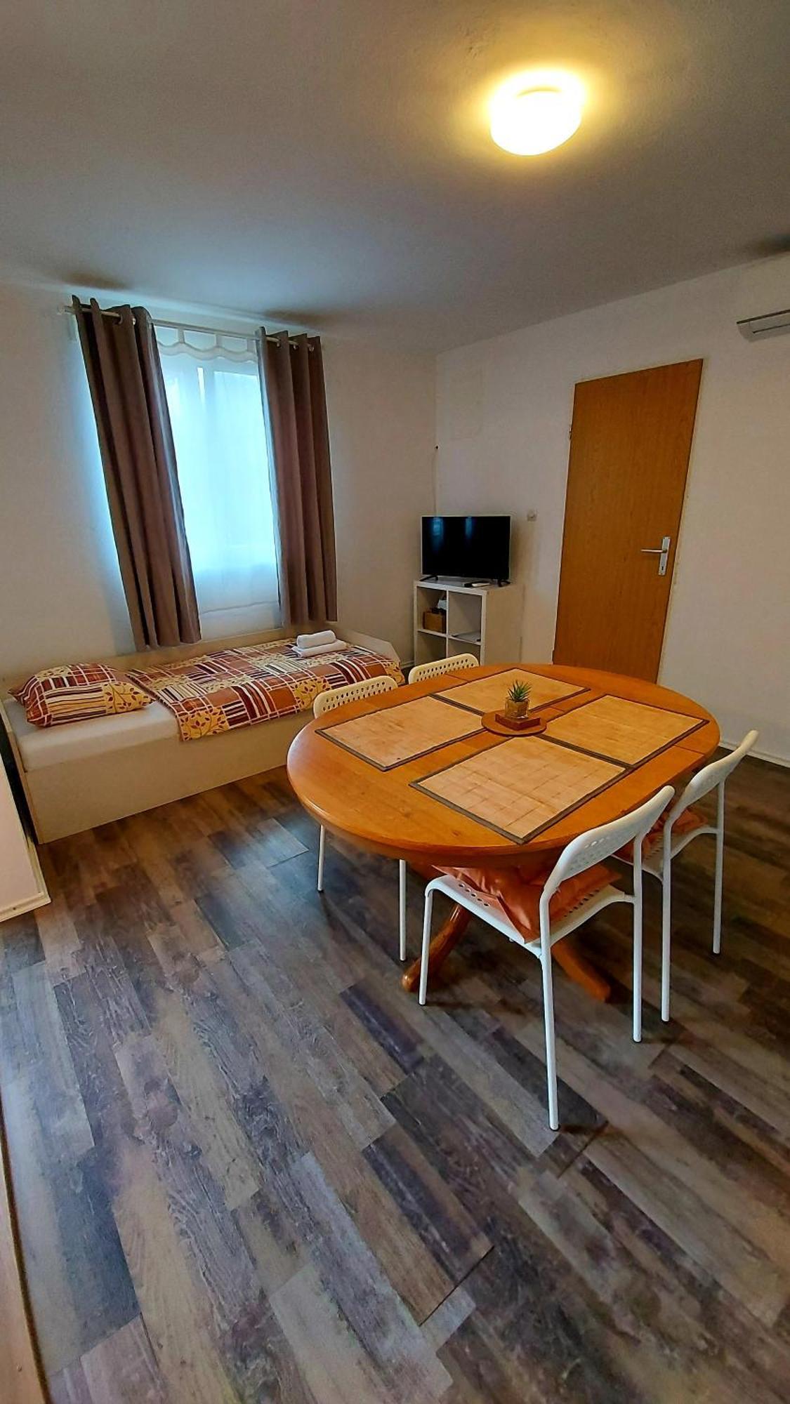 Apartmán House Mesic Smoljanac Pokoj fotografie